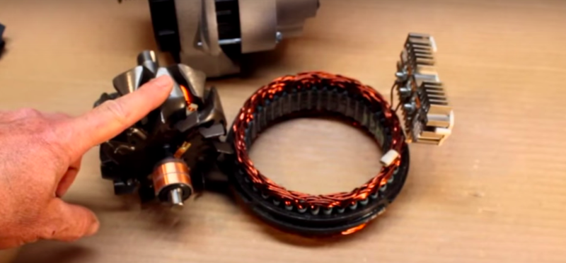 Rotor on the left, stator on the right — Photo: alternatorman/YouTube
